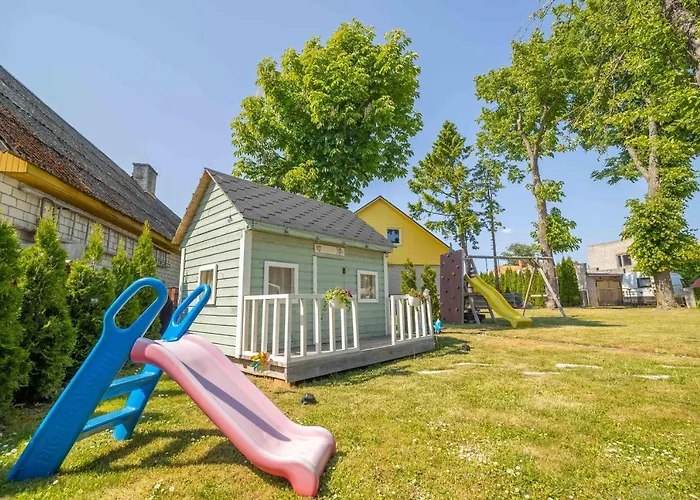 Manni\'S House With Garden & Playground