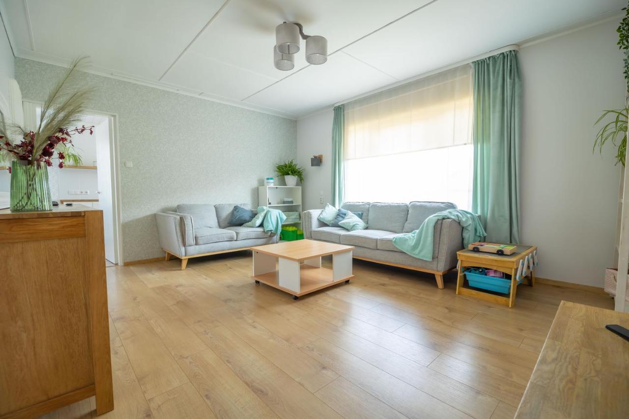 Semesterbostad Manni's House With Garden & Playground *